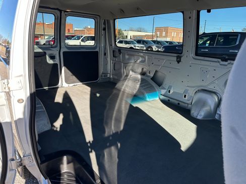 Used 2006 Ford E-150 and Econoline 150 RWD image 22