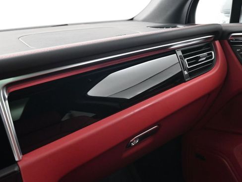 New 2026 Porsche Macan image 23