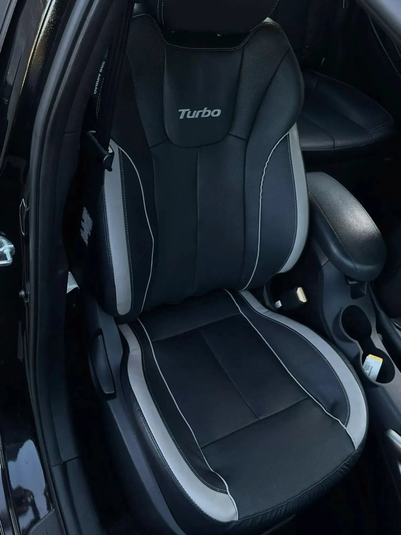 Used 2015 Hyundai Veloster Turbo FWD image 19