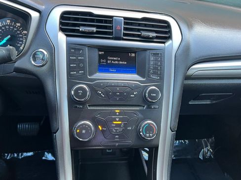 Used 2017 Ford Fusion SE FWD image 13