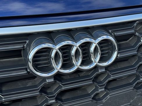 Used 2023 Audi Q5 2.0T Premium w/ Convenience Package image 7