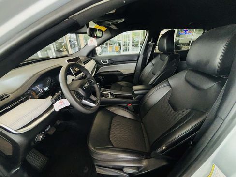 Used 2024 Jeep Compass Latitude AWD/4WD image 30