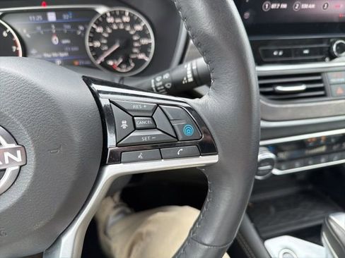 Used 2025 Nissan Altima 2.5 SL FWD image 37