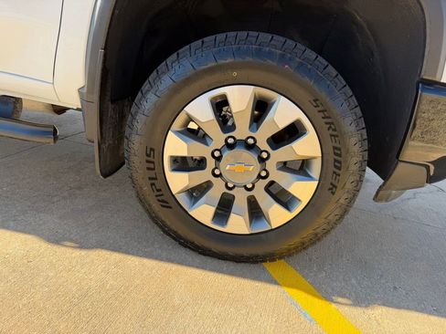 Used 2025 Chevrolet Silverado 2500 Custom w/ Custom Value Package image 9