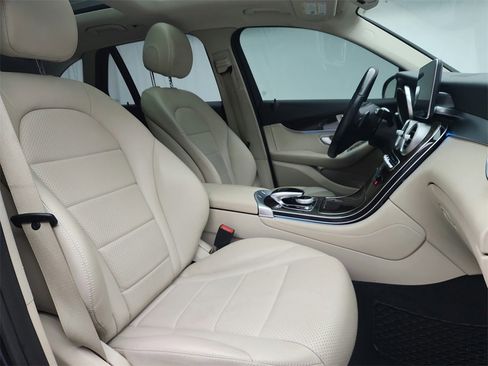 Used 2017 Mercedes-Benz GLC 300 4MATIC image 26