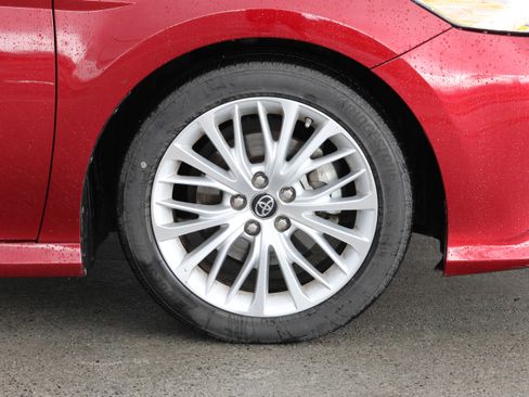 Used 2018 Toyota Camry XLE image 11