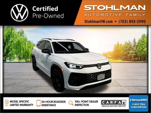 Certified 2025 Volkswagen Tiguan SE R-Line image 1