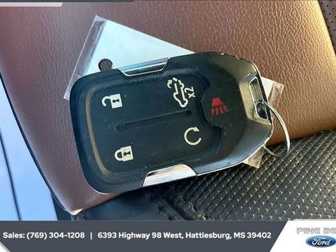 Used 2022 Chevrolet Silverado 1500 High Country w/ Technology Package image 9