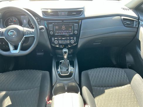 Used 2018 Nissan Rogue SV w/ Premium Package image 14