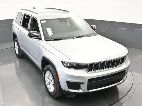 Used 2024 Jeep Grand Cherokee L Laredo image 45