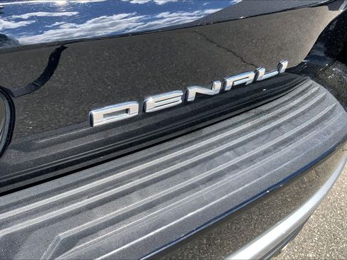 Used 2024 GMC Yukon XL Denali AWD/4WD image 10