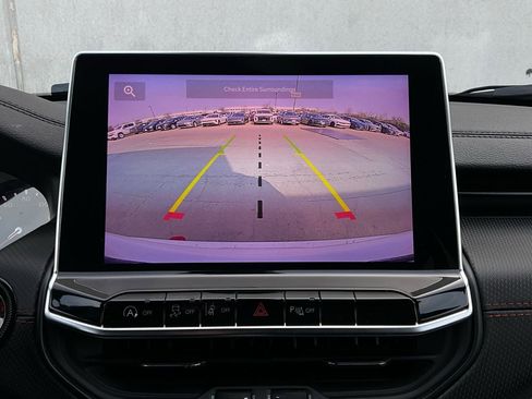 Used 2025 Jeep Compass Trailhawk image 32