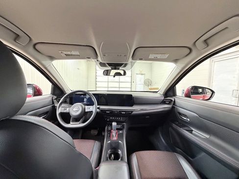 Used 2025 Nissan Kicks SR AWD/4WD image 24