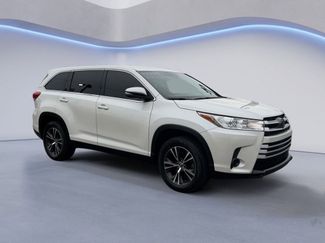 Used 2019 Toyota Highlander LE video 1