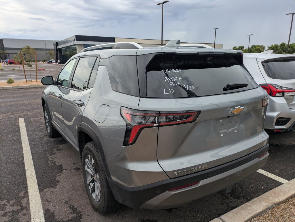 Used 2025 Chevrolet Equinox LT w/ Convenience Package II AWD/4WD image 4