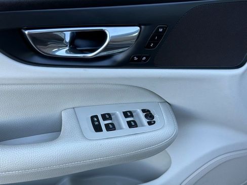 Used 2019 Volvo S60 T5 Momentum w/ Premium Package image 14