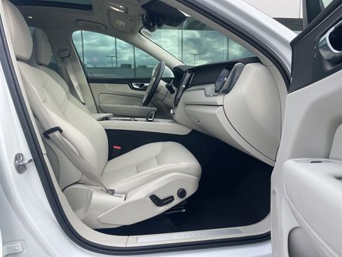 Certified 2023 Volvo XC60 B5 Plus w/ Climate Package image 16