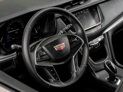Used 2017 Cadillac XT5 Premium Luxury FWD image 17
