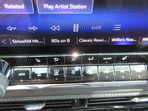 Used 2025 Chevrolet Colorado LT w/ LT Convenience Package RWD image 39