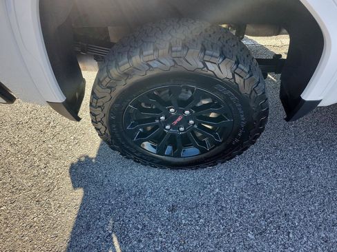 Certified 2022 GMC Sierra 1500 AT4X image 6