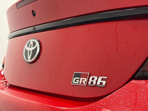 Used 2025 Toyota GR86 RWD image 10