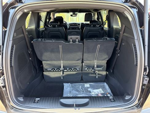 New 2025 Chrysler Pacifica Select w/ Uconnect Theater Family Group image 13