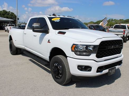 Used 2024 RAM 3500 Big Horn w/ Night Edition AWD/4WD image 15