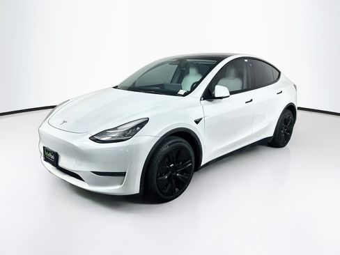 Used 2023 Tesla Model Y Long Range AWD/4WD image 3
