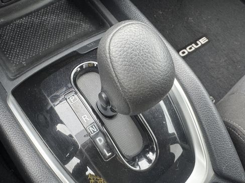 Used 2016 Nissan Rogue SV w/ SV Premium Package image 29