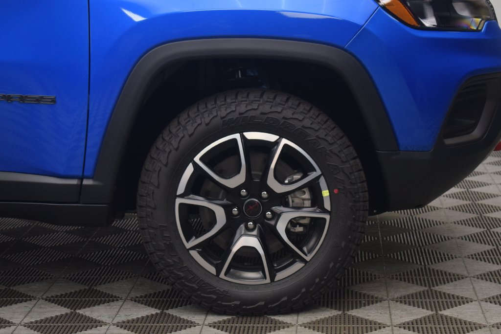 New 2026 Jeep Compass Trailhawk w/ Sun, Sound & Navigation Group AWD/4WD image 6