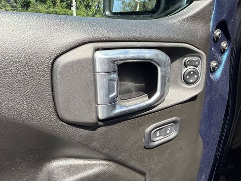 Used 2025 Jeep Wrangler Unlimited Sport AWD/4WD image 18