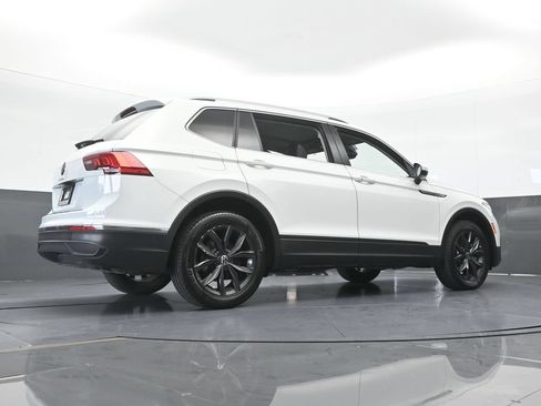 Used 2024 Volkswagen Tiguan SE FWD image 58