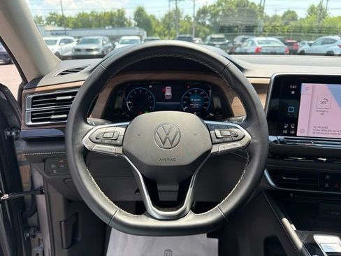 Used 2025 Volkswagen Atlas SE FWD image 23