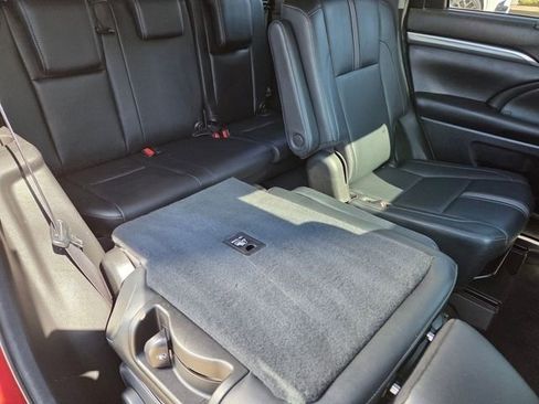 Used 2018 Toyota Highlander SE AWD/4WD image 6