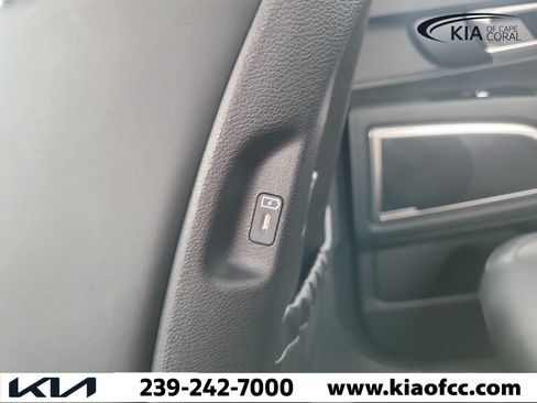 Certified 2025 Kia Telluride S FWD image 17