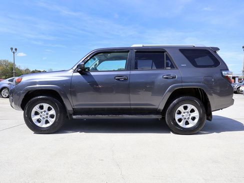 Used 2015 Toyota 4Runner SR5 image 3
