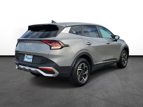 Used 2024 Kia Sportage LX image 4
