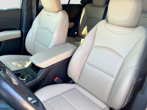 Used 2024 Cadillac XT4 Luxury w/ Cold Weather Package image 21