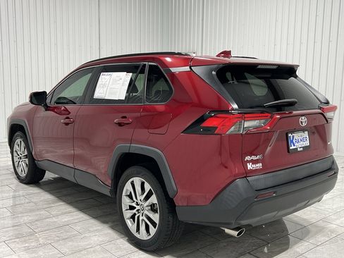Used 2020 Toyota RAV4 XLE Premium image 3