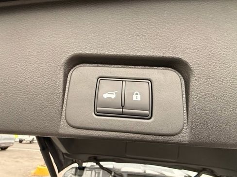 Certified 2025 Nissan Rogue SV image 21