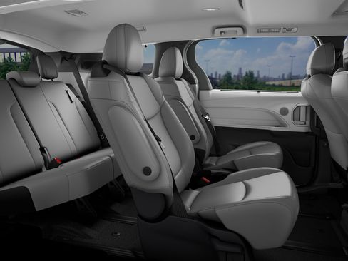 New 2026 Toyota Sienna XLE AWD/4WD image 2