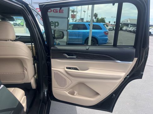 Used 2023 Jeep Grand Cherokee L Limited w/ Luxury Tech Group II AWD/4WD image 49