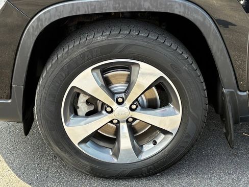 Used 2019 Jeep Cherokee Limited w/ Trailer Tow Group AWD/4WD image 46
