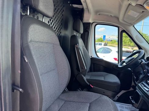Used 2023 RAM ProMaster 2500 image 13