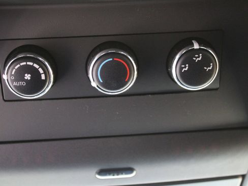 Used 2016 Dodge Grand Caravan SXT image 34