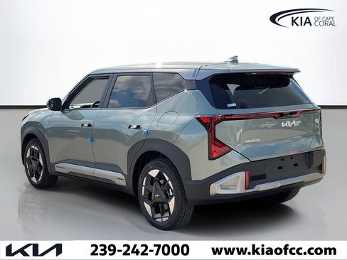New 2027 Kia Seltos S FWD image 4