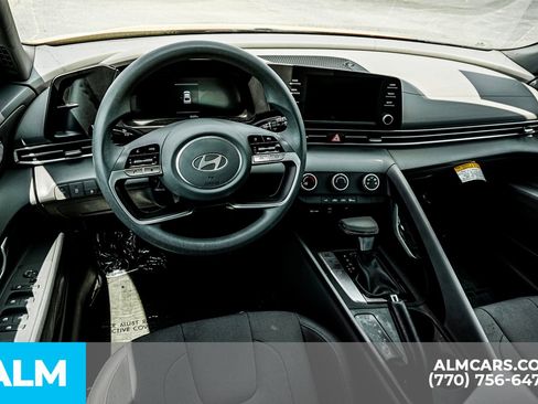 Used 2025 Hyundai Elantra SE image 28