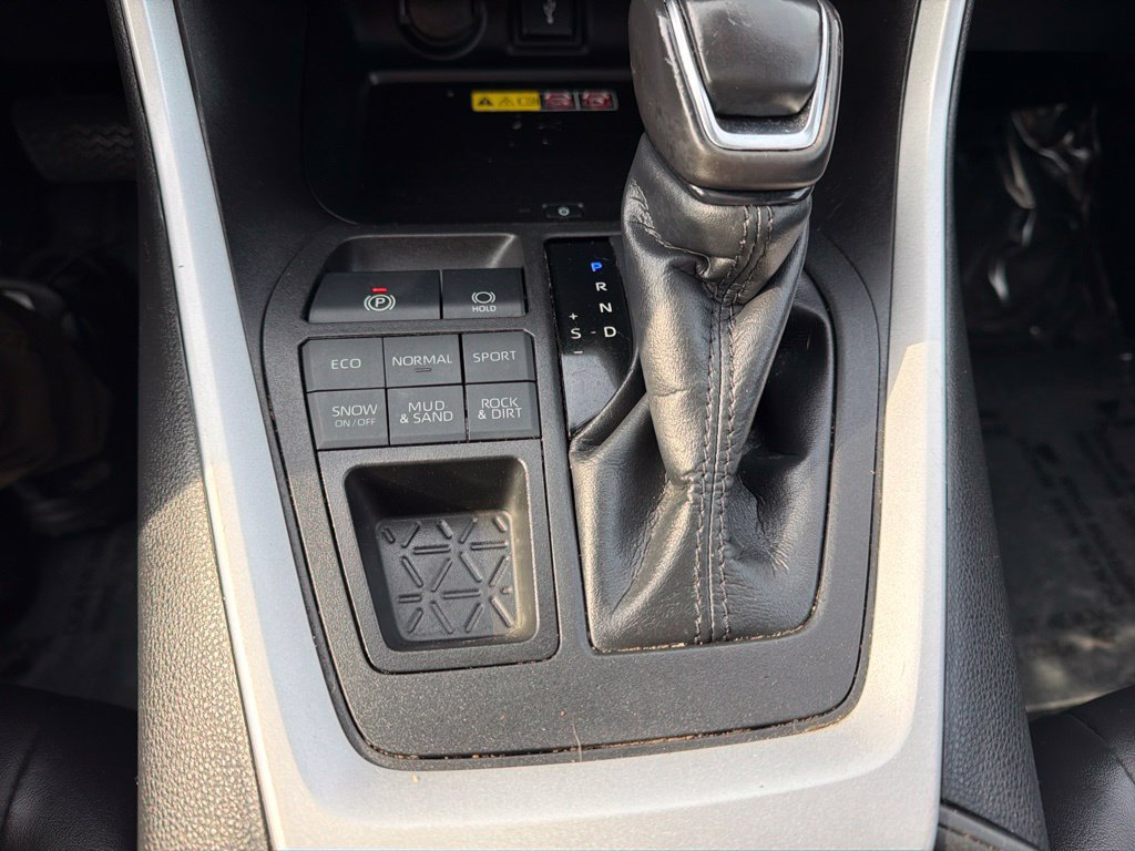 Certified 2022 Toyota RAV4 XLE Premium AWD/4WD image 33