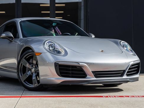 Certified 2018 Porsche 911 Carrera T RWD image 9