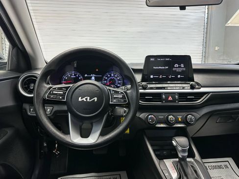 Used 2022 Kia Forte LXS FWD image 14